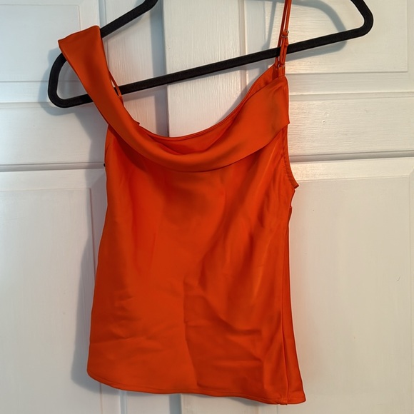 ASTR Shion satin off shoulder top - Picture 4 of 4